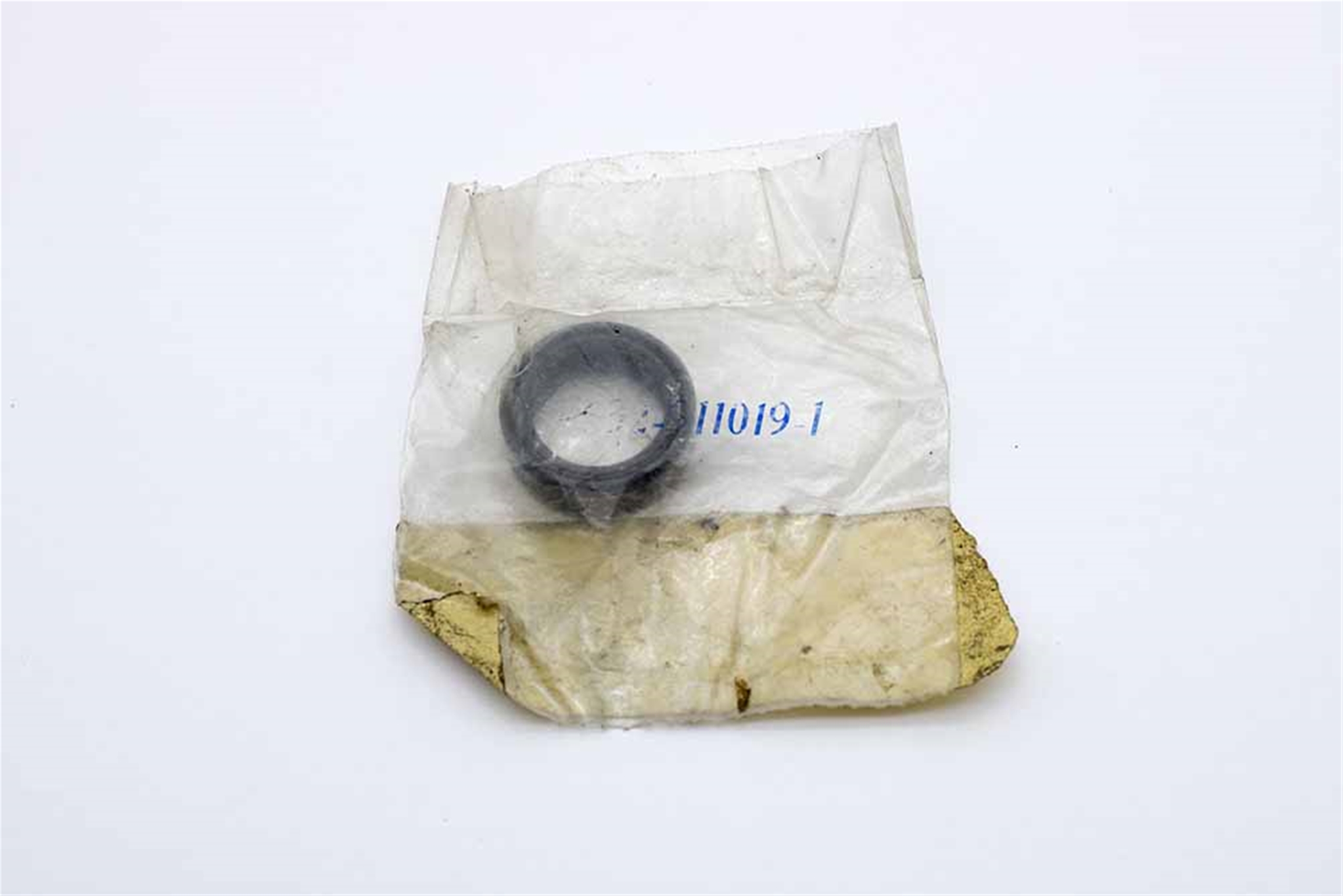 911019 OMC Seal Genuine OEM Part Johnson Evinrude